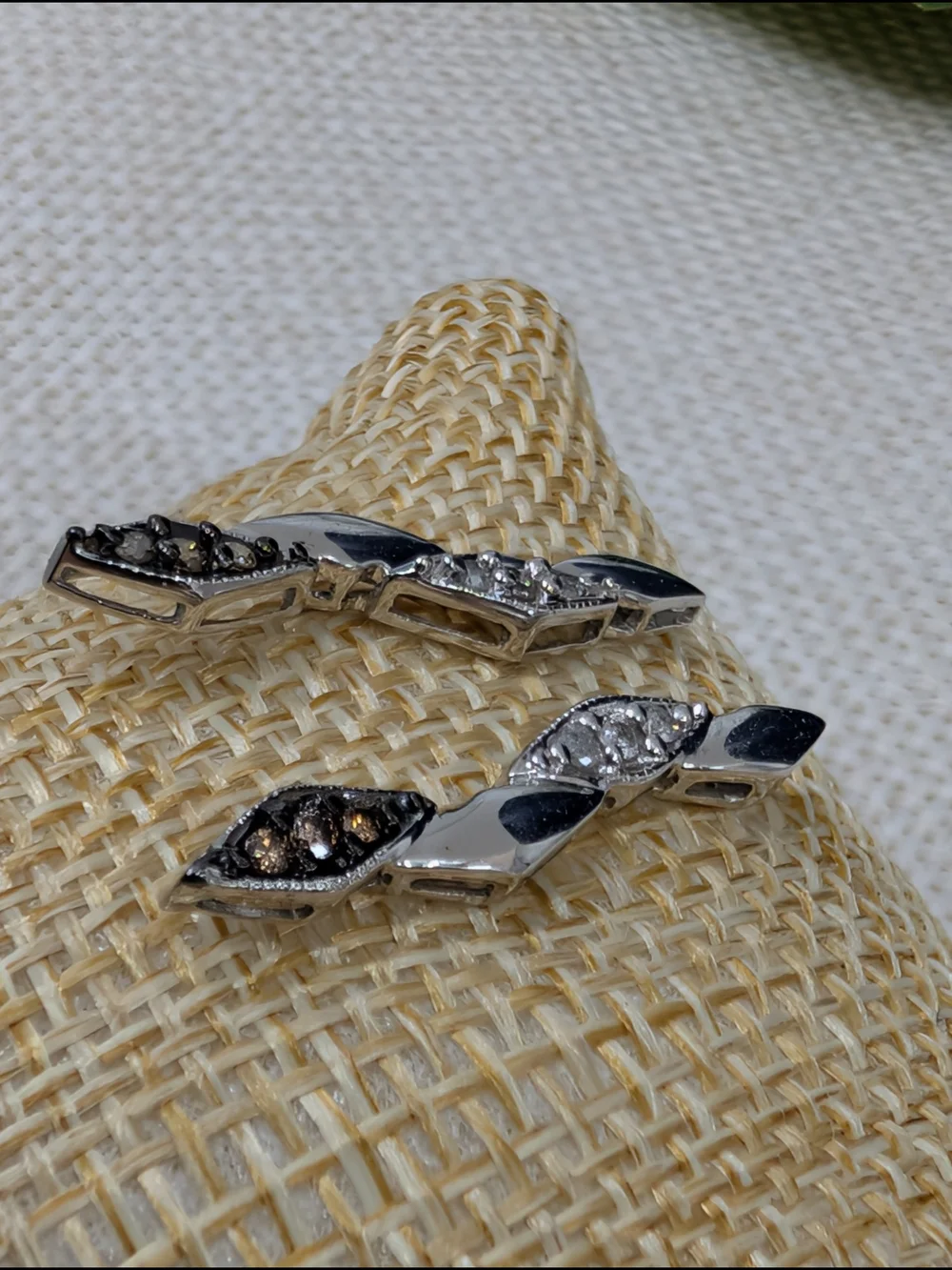 10K Solid White Gold Champagne & White Diamond Twist Drop Earrings 0.20 CTW